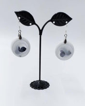 Lade das Bild in den Galerie-Viewer, Earrings, epoxy resin - Aleks &amp; CO
