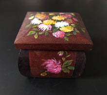 Load image into Gallery viewer, Wooden casket &quot;Astren&quot;
