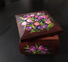 Load image into Gallery viewer, Wooden casket &quot;tulips&quot;
