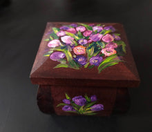 Load image into Gallery viewer, Wooden casket &quot;tulips&quot;
