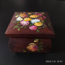 Load image into Gallery viewer, Wooden casket &quot;Astren&quot;
