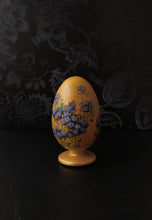 Load image into Gallery viewer, Wooden easter egg &quot;Forget-me-nots&quot;
