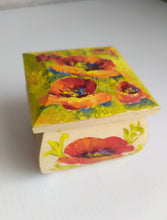 Load image into Gallery viewer, Wooden casket &quot;Poppy&quot;
