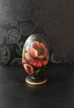 Load image into Gallery viewer, Wooden easter egg &quot;Poppy&quot;
